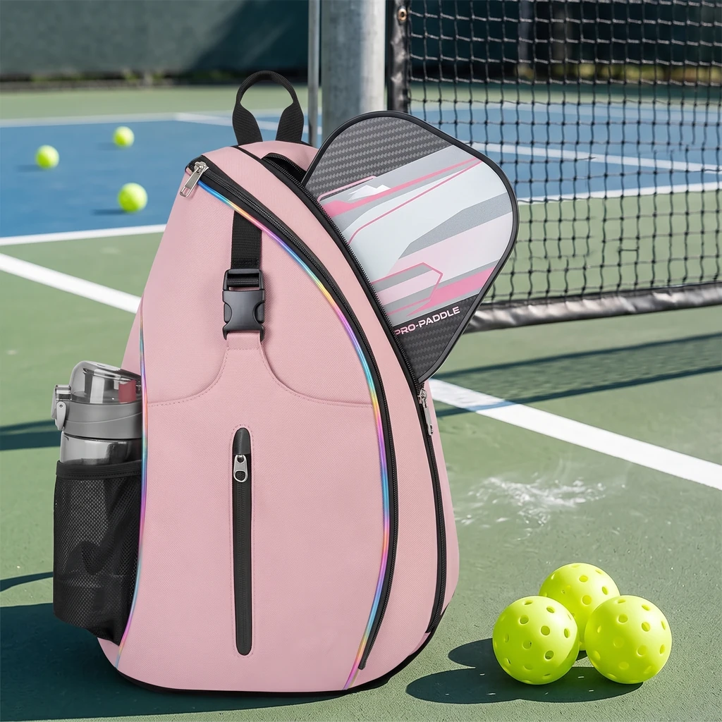 Sac sling pickleball rose avec pagaie dans le fourreau